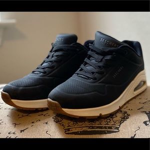 Skechers Women's Uno Stand On Air Sneaker